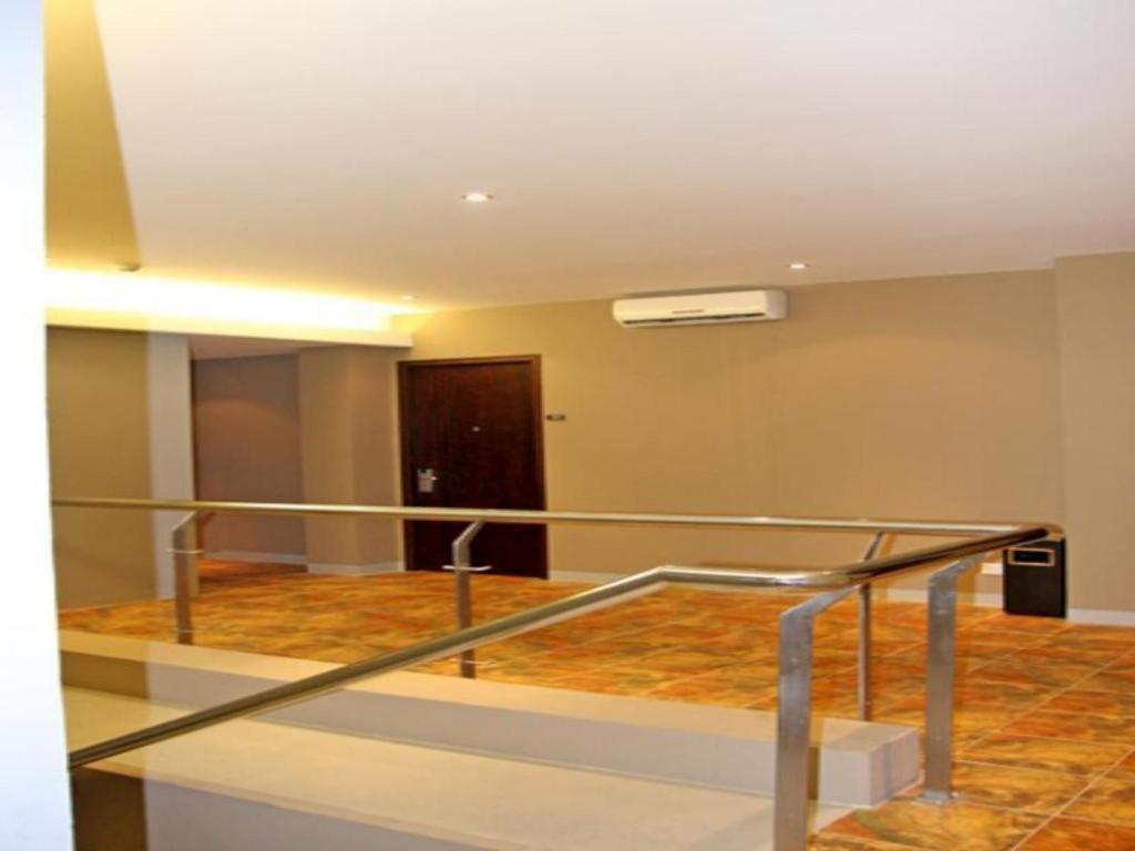 Plan B Hotel Padang Kültér fotó
