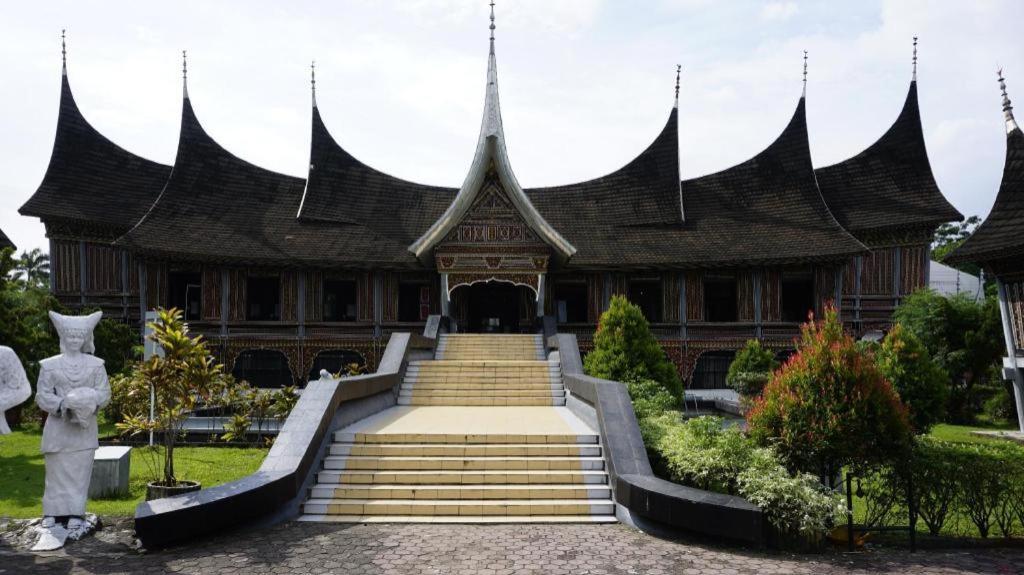 Plan B Hotel Padang Kültér fotó