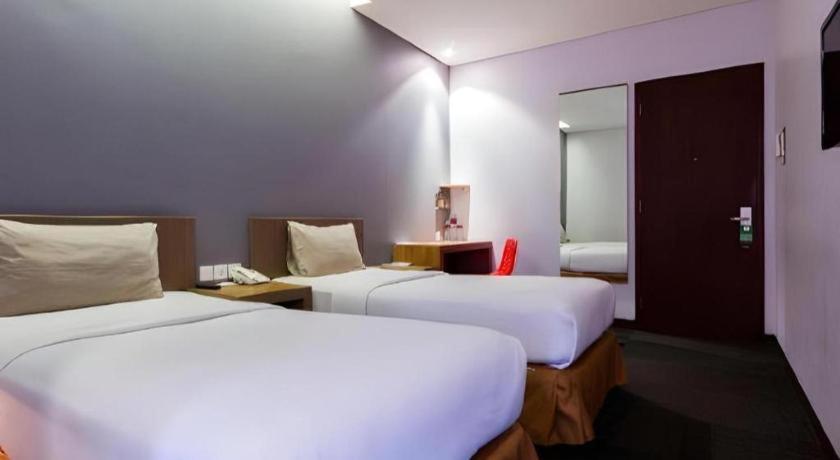 Plan B Hotel Padang Kültér fotó