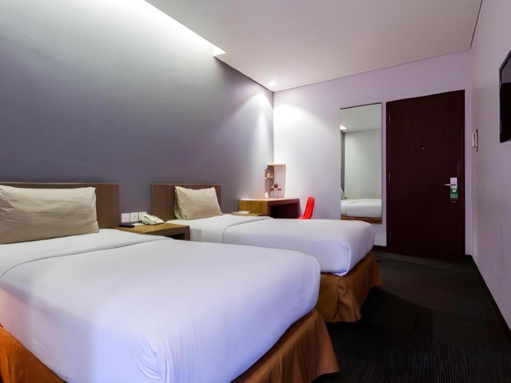 Plan B Hotel Padang Kültér fotó