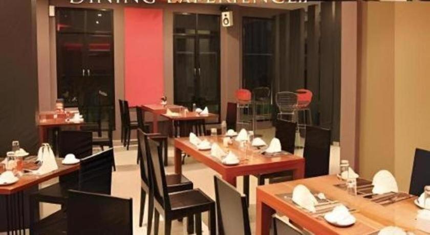 Plan B Hotel Padang Kültér fotó