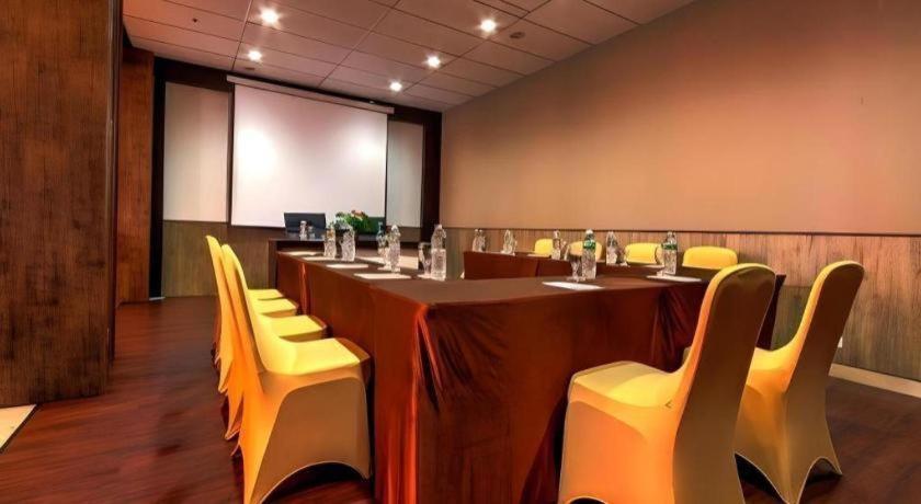 Plan B Hotel Padang Kültér fotó