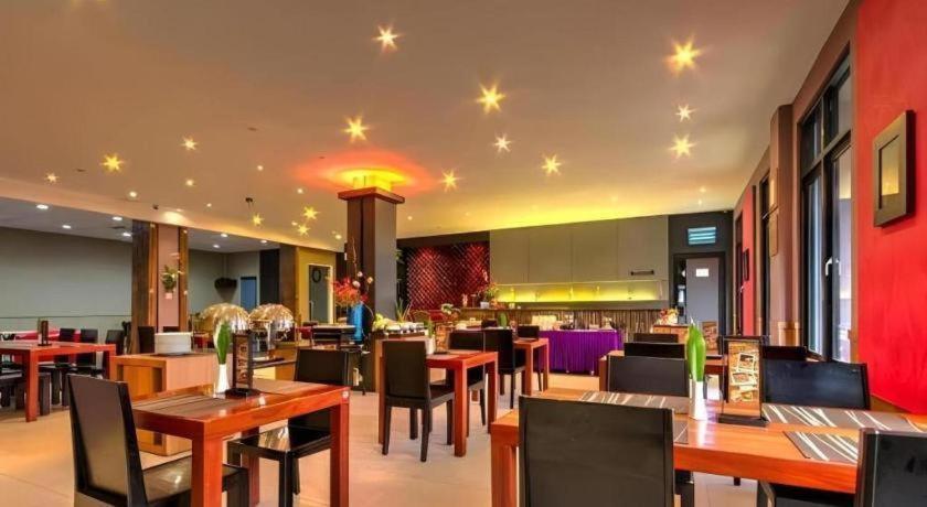 Plan B Hotel Padang Kültér fotó