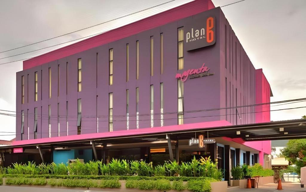 Plan B Hotel Padang Kültér fotó